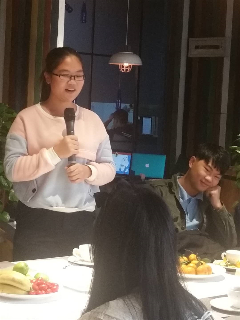 蘇同學(xué)在回答問(wèn)題 蘇同學(xué)在回答問(wèn)題