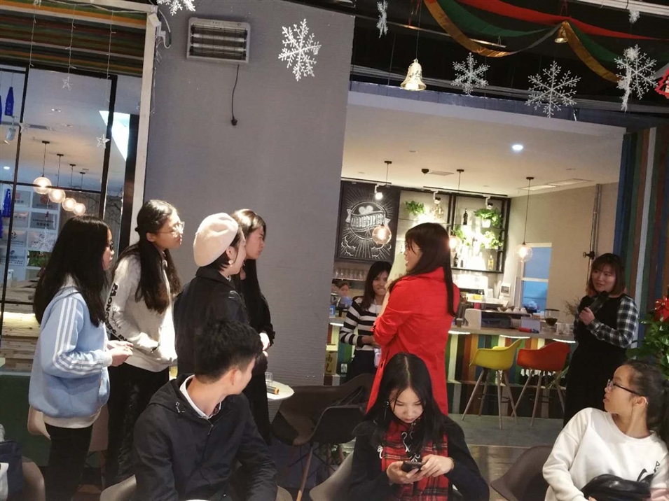 學(xué)員們?cè)谧鲇螒驕?zhǔn)備 學(xué)員們?cè)谧鲇螒驕?zhǔn)備