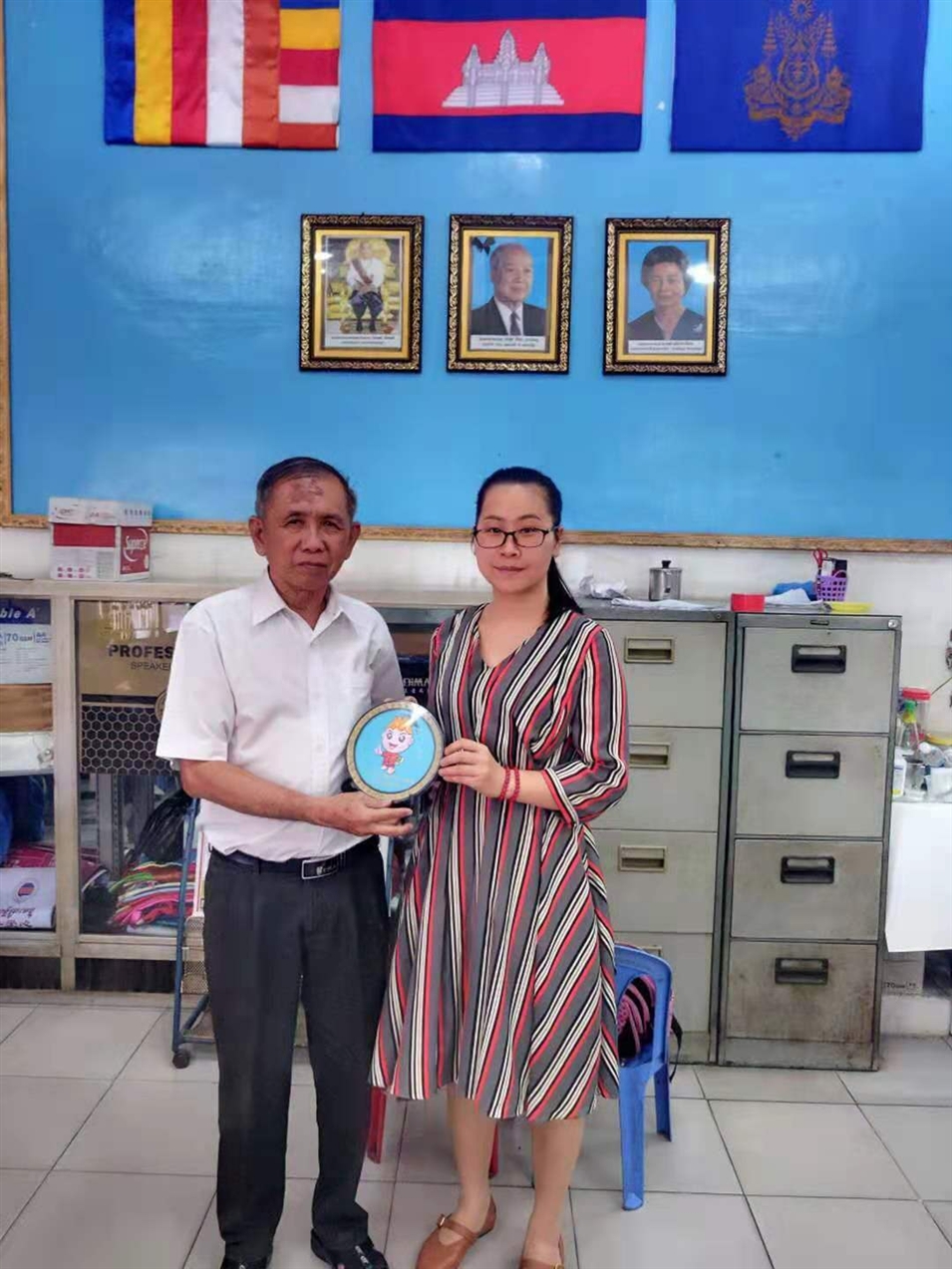 與柬埔寨端華學校楊校長合影